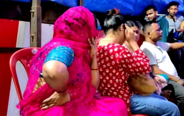 वेलकम लॉज से गिरफ्तार की गई महिलाएं वेलकम लॉज से गिरफ्तार की गई महिलाएं