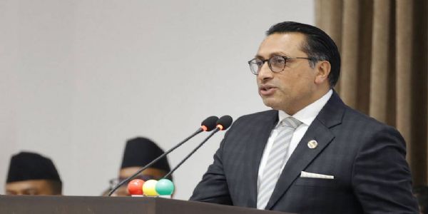 नेपाललाई प्राप्त हुने विदेशी सहायता घट्दै गएपछि अर्थमन्त्रीले व्यक्त गरे चिन्ता