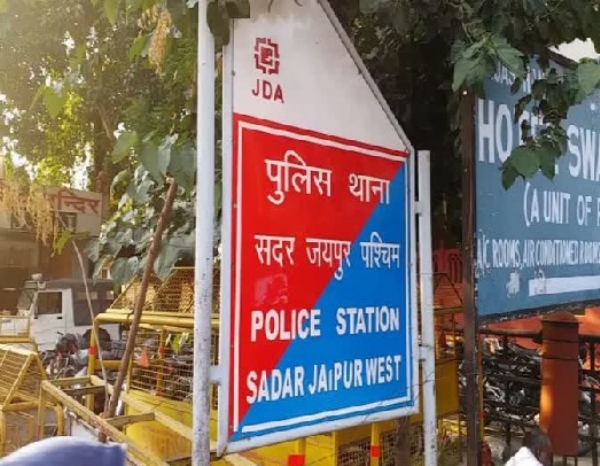 बिजनेसमैन से झपट्टा मारकर 2 लाख रुपए से भरा बैग लूटा