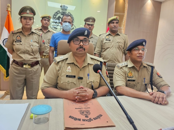 जानकारी देते ए एसपी