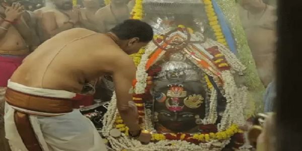 भस्म आरतीमा बाबा महाकालको दिव्य शृंगार, साँझ चार स्वरूपमा भक्तलाई दर्शन दिने