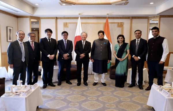 जापान के प्रतिनिधियों के साथ बैठक में पीयूष गोयल जापान के प्रतिनिधियों के साथ बैठक में पीयूष गोयल