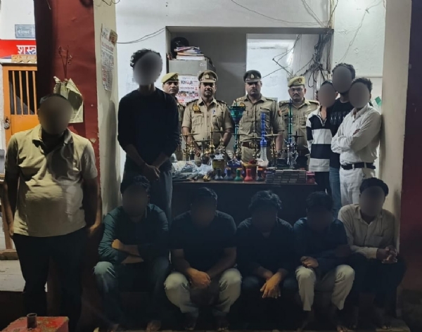 हुक्काबार से गिरफ्तार आरोपितों का छाया चित्र हुक्काबार से गिरफ्तार आरोपितों का छाया चित्र