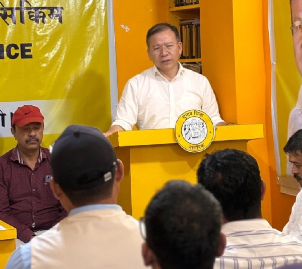 सभालाई सम्बोधन गर्दै अध्यक्ष गणेश राई