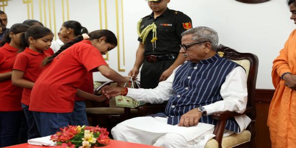 ‘राष्ट्रिय रक्षा बन्धन यात्रा २०२६’ टोलीद्वारा राज्यपालसँग शिष्टाचार भेट, नाथुला सीमामा सैनिकलाई राखी बाँध्ने