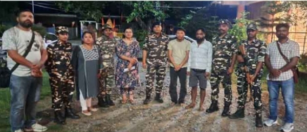 पानिटंकी सीमा पर पकड़े गए तस्करों के साथ एसएसबी जवान