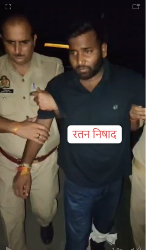 पुलिस गिरफ्त मे घायल बदमाश