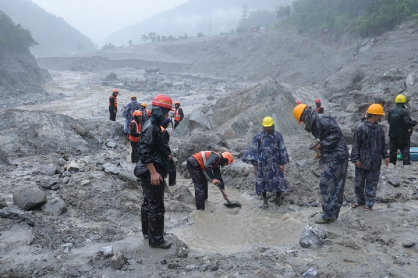 लापता लोगों को ढूंढती रेस्क्यू टीम लापता लोगों को ढूंढती रेस्क्यू टीम