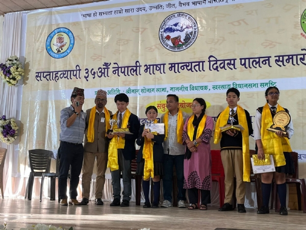 अन्तर विद्यालय स्वरचित कविता प्रतियोगिता सम्पन्न अन्तर विद्यालय स्वरचित कविता प्रतियोगिता सम्पन्न