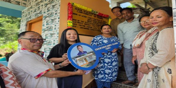 दरामदिन निर्वाचन क्षेत्रमा लाभार्थीहरूलाई एसजीएवाई आवास हस्तान्तरण