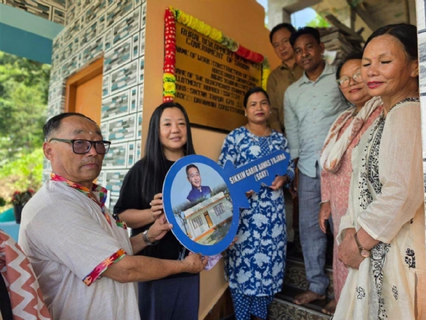 दरामदिन निर्वाचन क्षेत्रमा लाभार्थीहरूलाई एसजीएवाई आवास हस्तान्तरण