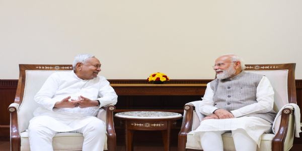 जनता दल (यु) का अध्यक्ष नितिश कुमारको प्रधानमन्त्री नरेन्द्र मोदीसंग भेट