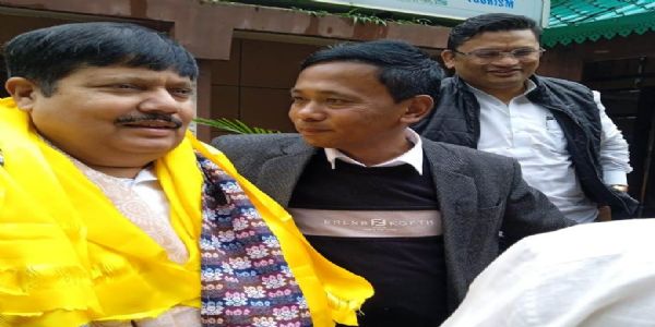 दार्जिलिङका चियाबारीहरुको विभिन्न समस्या विषयमा भारतीय मजदुर संघद्वारा श्रम मन्त्रीलाई ज्ञापन
