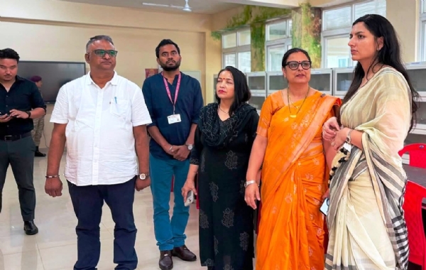 जिल्लापाल बिस्नोईले ईएमआरएस पारखाको भ्रमण गरिन् जिल्लापाल बिस्नोईले ईएमआरएस पारखाको भ्रमण गरिन्