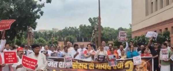 विपक्ष का संसद परिसर में प्रदर्शन विपक्ष का संसद परिसर में प्रदर्शन