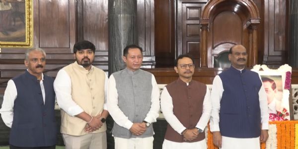 लोकसभाका अध्यक्ष तथा राज्यसभाका उपसभापतिले पीए सांग्मालाई उनको जयन्तीमा पुष्पांजलि अर्पण गरे