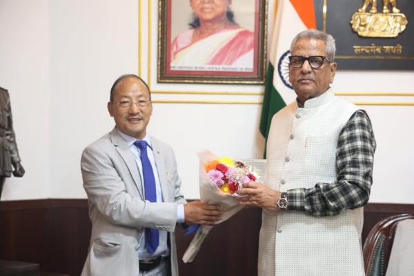 एसपीएससी अध्यक्षले राज्यपालसॅंग गरे शिष्टाचार भेट