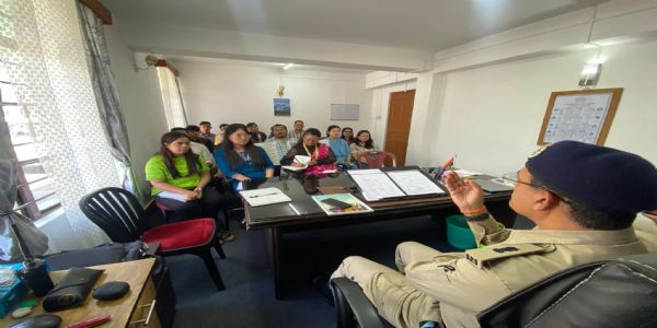जिल्ला प्रशासनिक केन्द्रका अधिकारीहरूलाई साइबर अपराधसम्बन्धी सचेतना