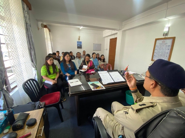 जिल्ला प्रशासनिक केन्द्रका अधिकारीहरूलाई साइबर अपराधसम्बन्धी सचेतना जिल्ला प्रशासनिक केन्द्रका अधिकारीहरूलाई साइबर अपराधसम्बन्धी सचेतना