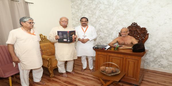 मोहन भागवतले आचार्य पुलकसागरलाई भेटे