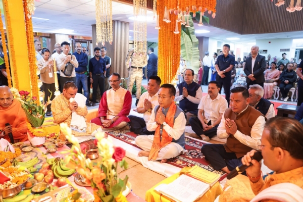 मुख्यमन्त्री प्रेमसिंह तामाङ सोमबार राजधानी नजिक लुम्सेस्थित जनसेवा भवनमा आयोजित वास्तु पूजा समारोहमा सहभागी मुख्यमन्त्री प्रेमसिंह तामाङ सोमबार राजधानी नजिक लुम्सेस्थित जनसेवा भवनमा आयोजित वास्तु पूजा समारोहमा सहभागी