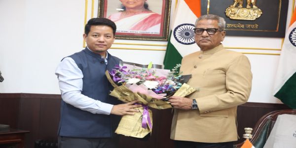 सांसद सुब्बाले राज्यपाल माथुरसँग भेट गरे