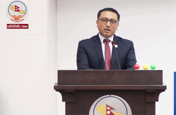 संसद में बोलते नेपाल के वित्त मंत्री स्वर्णिम वागले संसद में बोलते नेपाल के वित्त मंत्री स्वर्णिम वागले