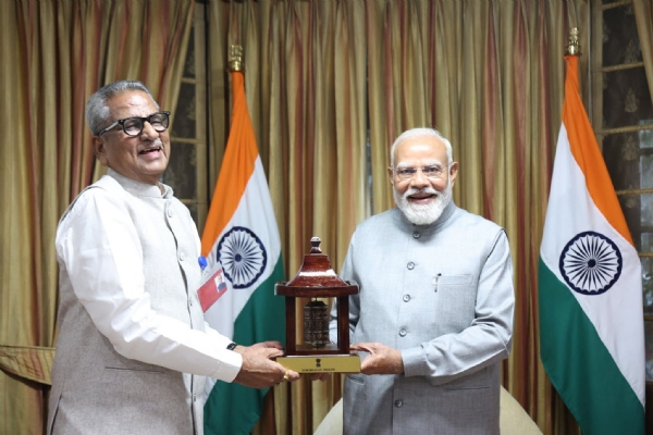 राज्यपाल र प्रधानमन्त्री नरेन्द्र मोदी राज्यपाल र प्रधानमन्त्री नरेन्द्र मोदी