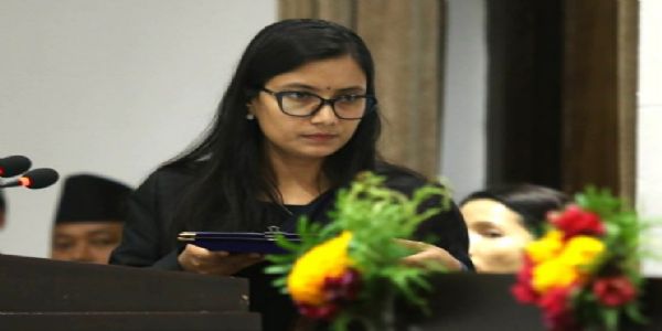 नेपालमा मातृत्व बिदा ९० दिनबाट बढाएर ६ महिना बनाउने तयारी, बुबालाई ४२ दिन बिदाको प्रस्ताव