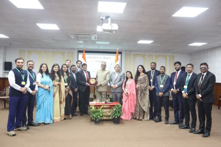 राज्यपालले भारतीय सूचना सेवाका २०२५ ब्याचका प्रशिक्षार्थी अधिकारीसँग शिष्टाचार भेट गरे
