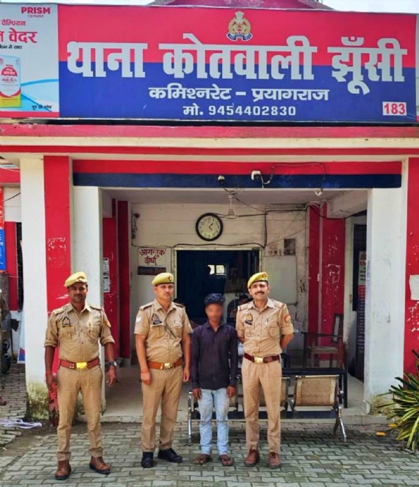 स्मैक तस्करी मामले में गिरफ्तार आरोपित की फोटो स्मैक तस्करी मामले में गिरफ्तार आरोपित की फोटो