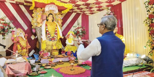 विश्वकर्मा पूजाका अवसरमा राज्यपाल माथुरद्वारा विभिन्न पूजा पण्डालको भ्रमण