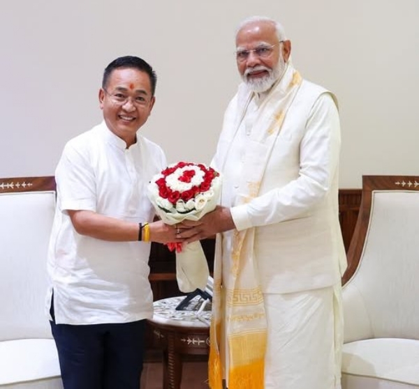 प्रधानमन्त्री नरेन्द्र मादी र मुख्यमन्त्री प्रेमसिंह तामाङ। प्रधानमन्त्री नरेन्द्र मादी र मुख्यमन्त्री प्रेमसिंह तामाङ।