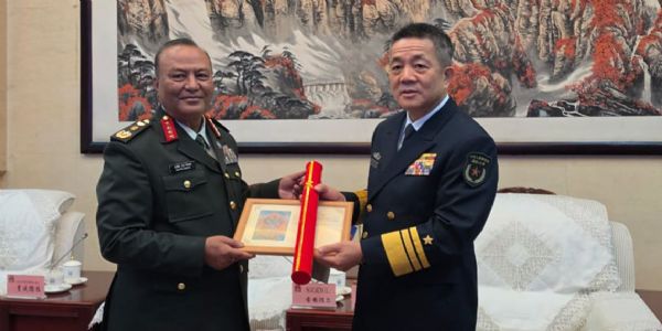 नेपाली सेना प्रमुख सिग्देलले चिनियाँ रक्षामन्त्री डोङ जुनसँग शिष्टाचार भेट गरे