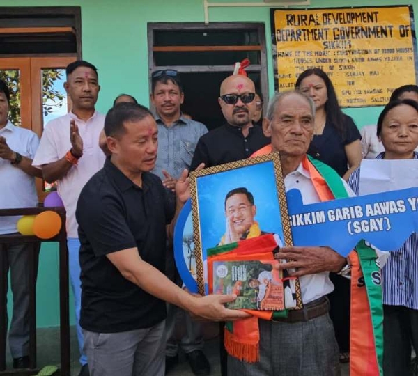 सालघारी-जूम निर्वाचन क्षेत्रमा २५ वटा एसजीएवाई घरको उद्घाटन