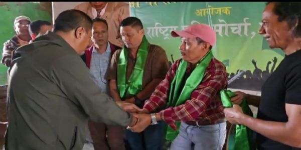 खरसाङमा गोरामुमोको संगठन विस्तार जारी: पूर्व पञ्चायत प्रधान रवि प्रधान र रोहित मोक्तान पार्टीमा सामेल
