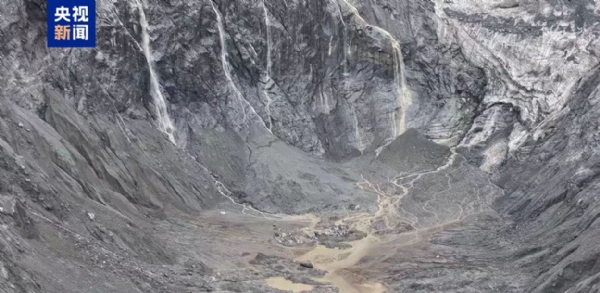 जहां बर्फ की चट्टान गिरी उस स्थान का सेटेलाइट तस्वीर