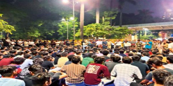 आइआइटी-बम्बे विद्यार्थी आत्महत्या प्रकरणः प्रोफेसर सूर्यनारायण डूला डीन पदबाट निलम्बित