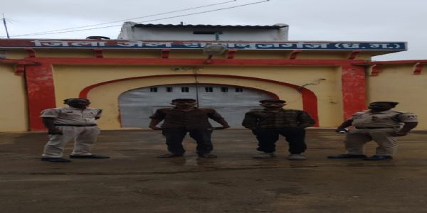 गोदामबाट 12 वटा फलामका पाइप चोरी, दुई अभियुक्त पक्राउ; चोरीको समान जफत