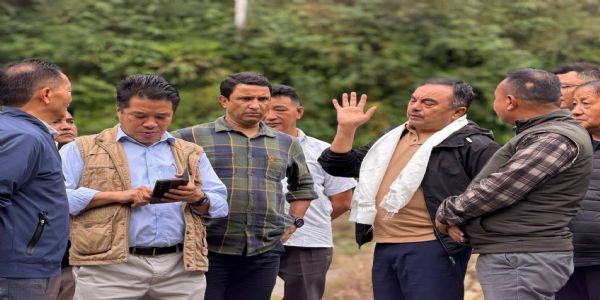 मन्त्री दाहालले गेजिङ जिल्लामा सडक तथा पूर्वाधार निर्माण कार्यको तेस्रो दिन पनि गरे निरीक्षण
