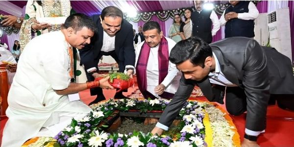 कोलकातामा गौतम अडानीले मुख्यमन्त्रीसँग मिलेर 