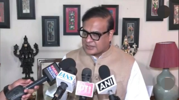 नई दिल्ली में पत्रकारों से बातचीत करते हुए असम के मुख्यमंत्री डॉ हिमंत बिस्व सरमा।