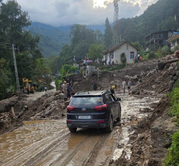 रिम्बी सडक सबै प्रकारका सवारी आवागमनका लागि पुनः सञ्चालन रिम्बी सडक सबै प्रकारका सवारी आवागमनका लागि पुनः सञ्चालन