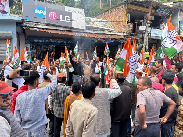 तीना चुनाव आयुक्त को बर्खास्त करने की मांग पुरोला। संवाददाता देश के मुख्य चुनाव आयुक्त तीना चुनाव आयुक्त को बर्खास्त करने की मांग पुरोला। संवाददाता देश के मुख्य चुनाव आयुक्त