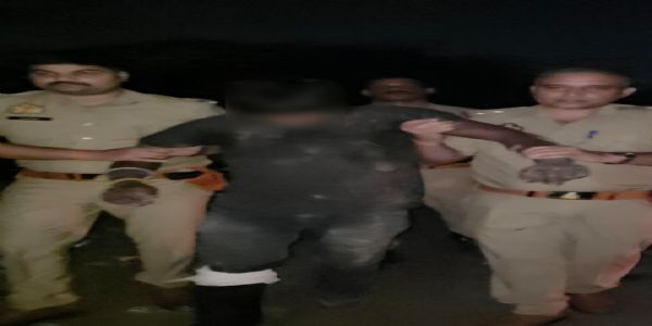 महिला हत्या आरोपमा फरार इनामी अपराधी भिड़न्तमा पक्राउ, खुट्टामा गोली लाग्यो