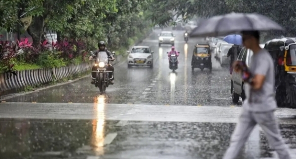 पश्चिम बंगाल में बारिश और सुहावना मौसम