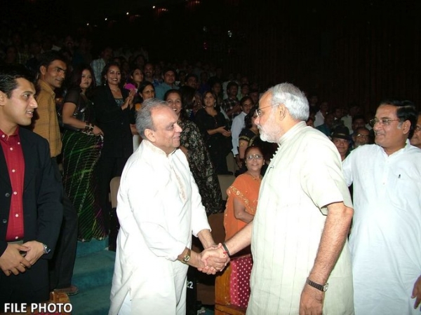 प्रधानमंत्री मोदी संगीतकार गौरंग व्यास के साथ की (फाइल फोटो) प्रधानमंत्री मोदी संगीतकार गौरंग व्यास के साथ की (फाइल फोटो)