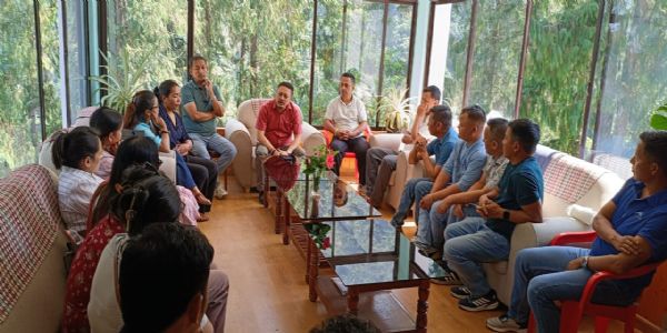दार्जिलिङका विधायक नोमन राईले गरे निर्वाचित प्रतिनिधिसँग प्रशासनिक बैठक