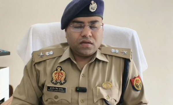 मुठभेड़ के संबंध में जानकारी देते हुए पुलिस उपायुक्त गंगानगर कुलदीप सिंह गुनावत की फोटो मुठभेड़ के संबंध में जानकारी देते हुए पुलिस उपायुक्त गंगानगर कुलदीप सिंह गुनावत की फोटो