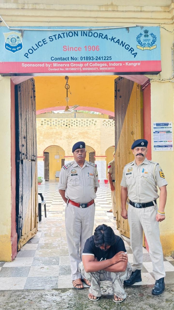 पकड़ा गया आरोपी। पकड़ा गया आरोपी।
